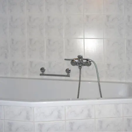 Pirna/dohna, 2 R.-wohnung In Mehrfamilienhaus * Dohna